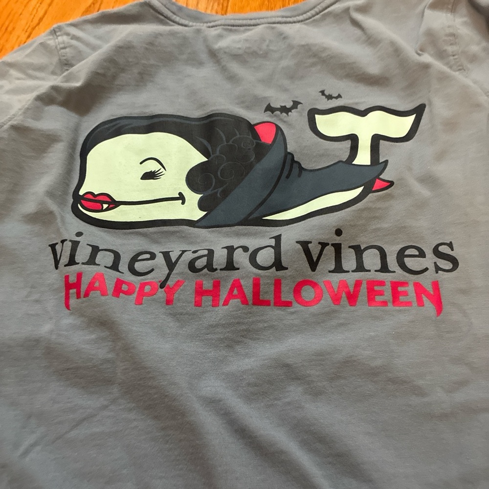 Vineyard Vines Gray Halloween Whale Tee - Picture 1 of 6
